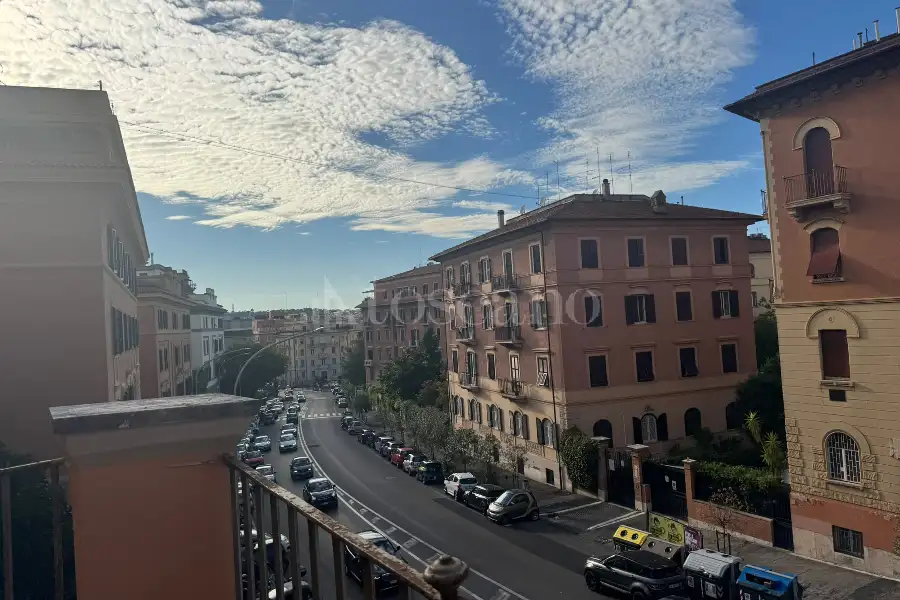 Casa in affitto di 270 mq a €5.500 (rif. 37/2026)