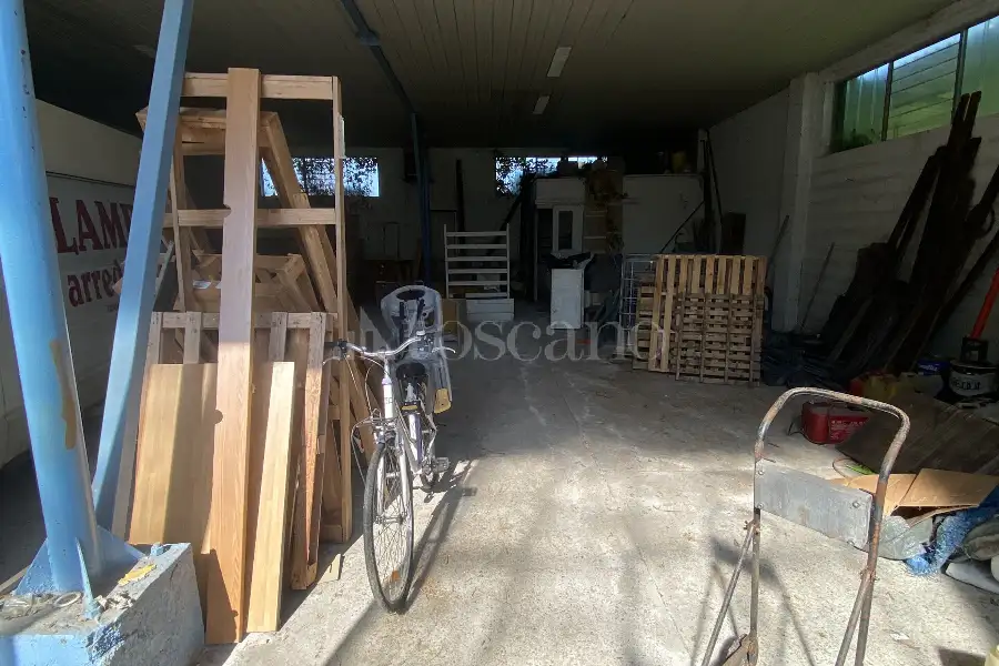 Capannone in vendita di 200 mq a €60,000 (rif. TS0033VE.D1)