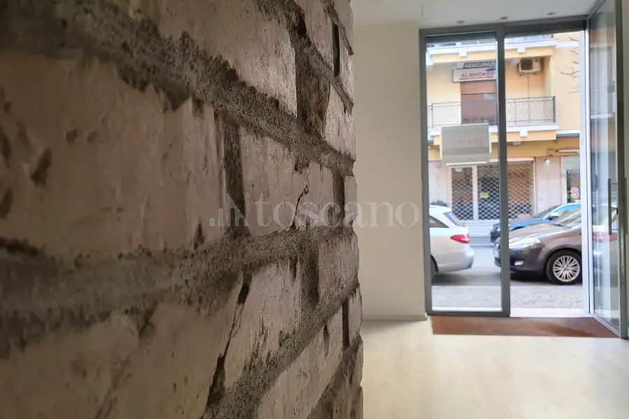 Negozio in affitto di 60 mq a €1.900 (rif. 110/2026)