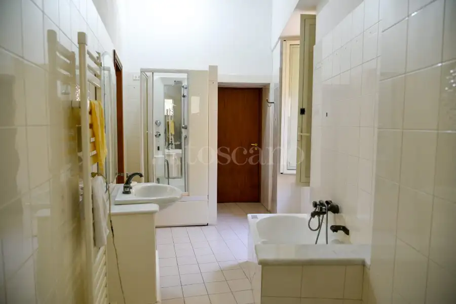 Casa in vendita di 410 mq a €420.000 (rif. 25/2026)