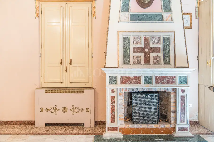 Villa in vendita di 1.200 mq a €4.250.000 (rif. 61/2026)