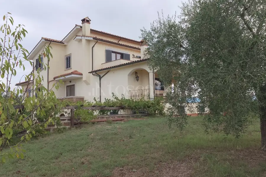 Villa in vendita di 432 mq a €415.000 (rif. 36/2026)