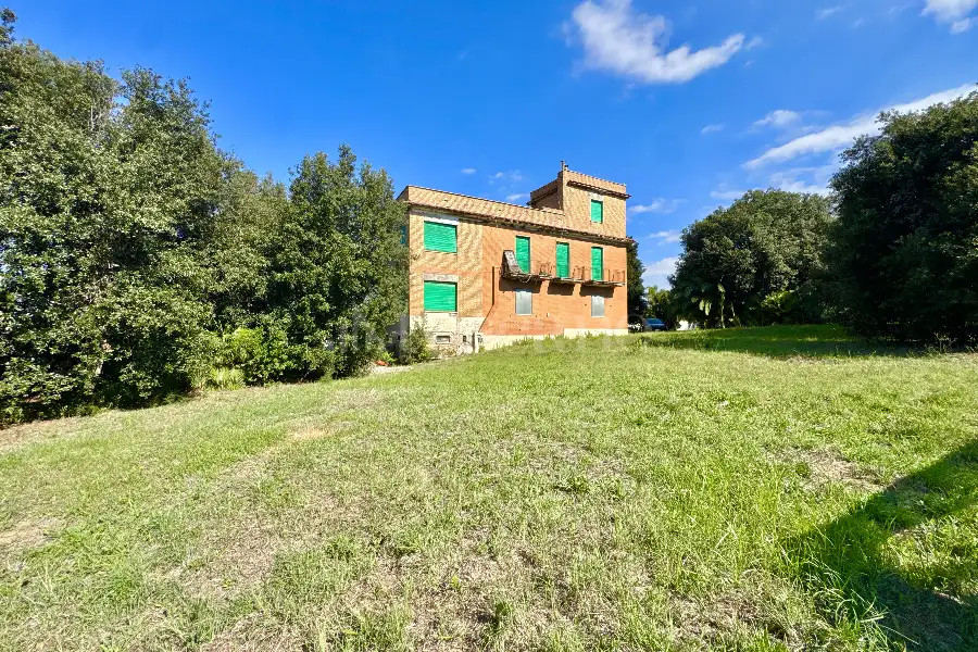 Casa Indipendente in vendita di 350 mq a €349.000 (rif. 112/2025)