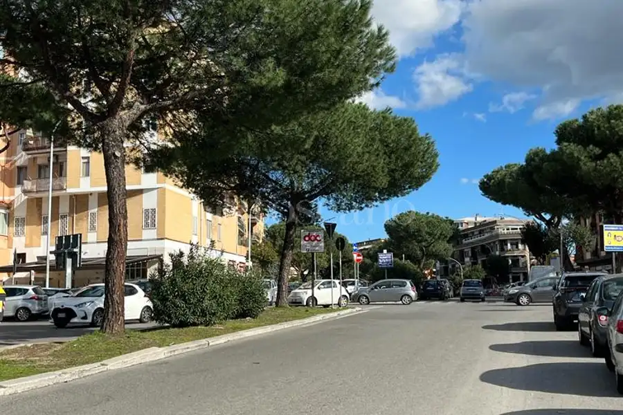 Negozio in affitto di 130 mq a €2.700 (rif. 17/2026)