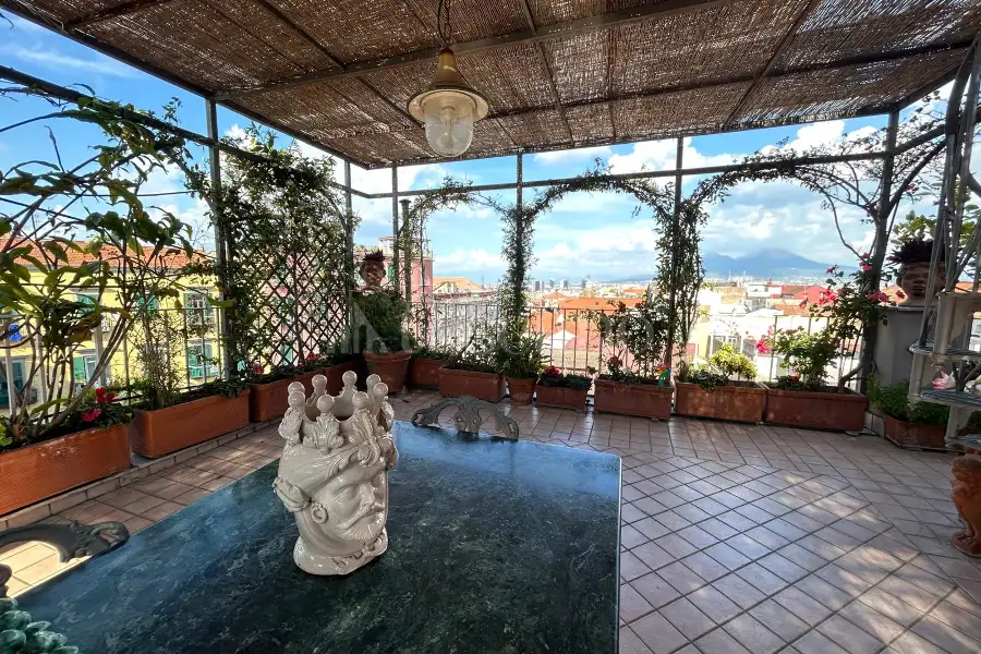 Attico in vendita di 350 mq a €750.000 (rif. 5/2025)