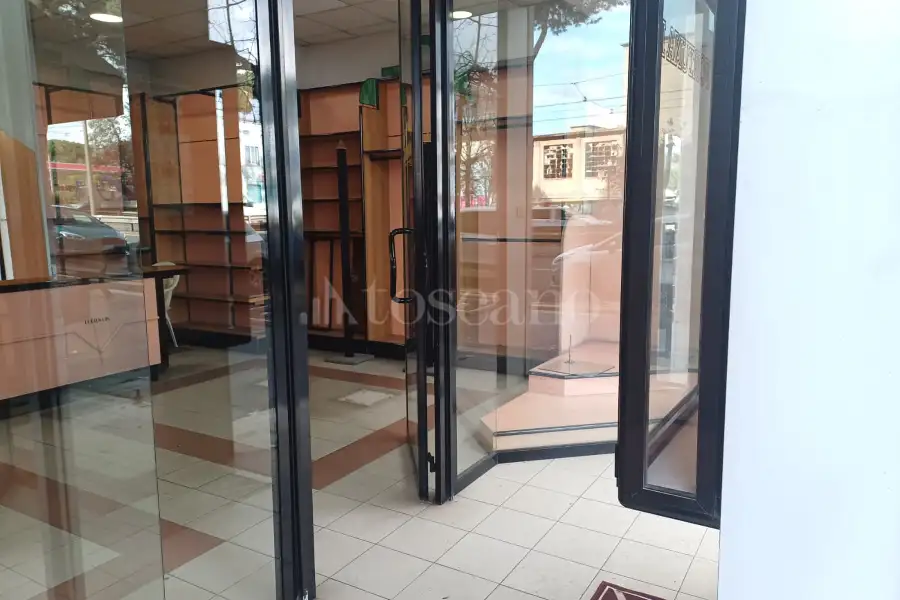 Negozio in vendita di 105 mq a €270.000 (rif. 4/2026)