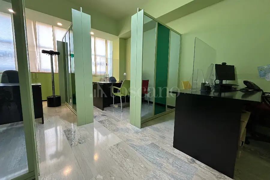 Ufficio in vendita di 200 mq a €459.000 (rif. 11/2026)