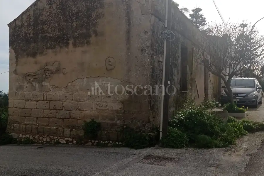 Casa Indipendente in vendita di 240 mq a €50.000 (rif. 5/2025)