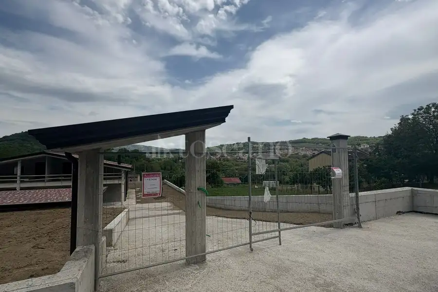 Villa Bifamiliare in vendita di 280 mq a €250.000 (rif. 77/2026)