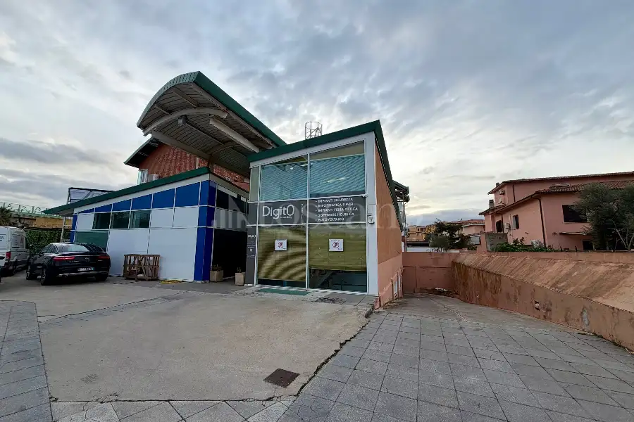 Negozio in vendita di 122 mq a €315.000 (rif. 8/2026)