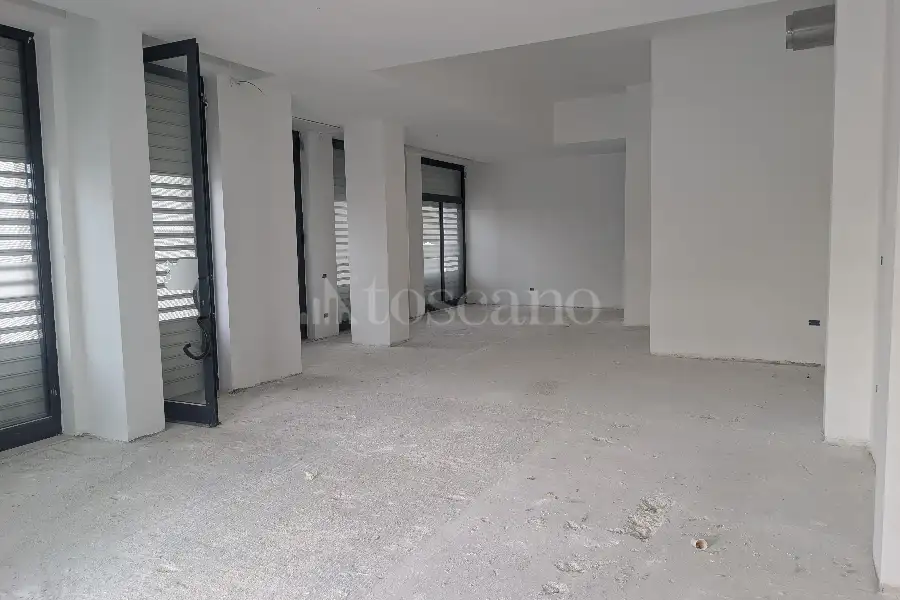 Negozio in affitto di 110 mq a €3.400 (rif. 11/2026)
