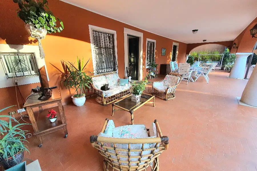 Villa Plurifamiliare in vendita di 400 mq a €399.000 (rif. 6/2025)
