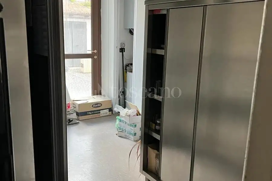 Negozio in affitto di 200 mq a €2.000 (rif. 76/2026)