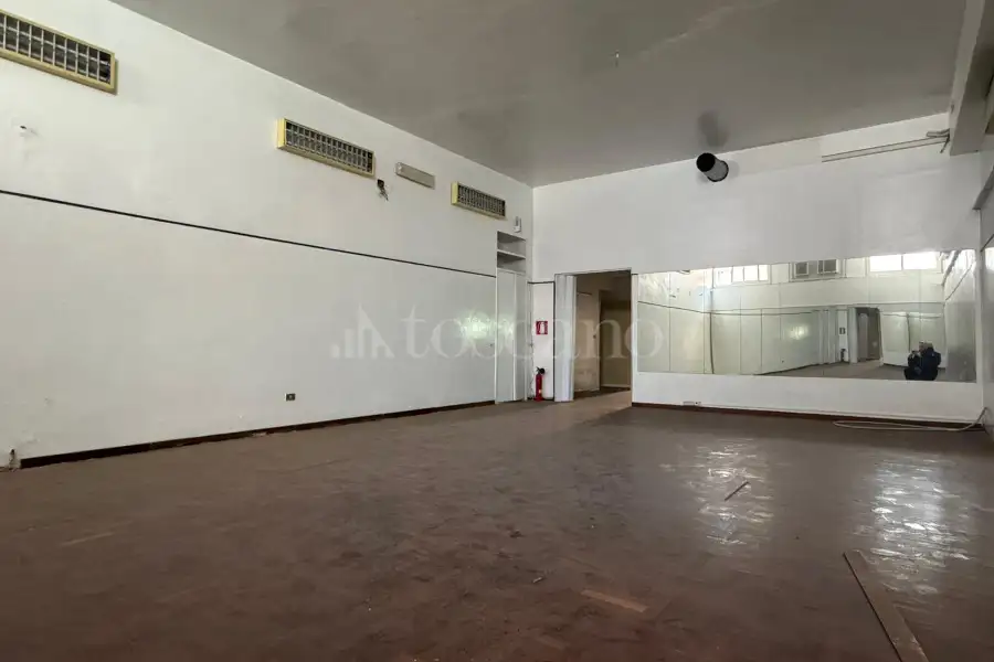 Negozio in vendita di 255 mq a €349.000 (rif. 6/2026)