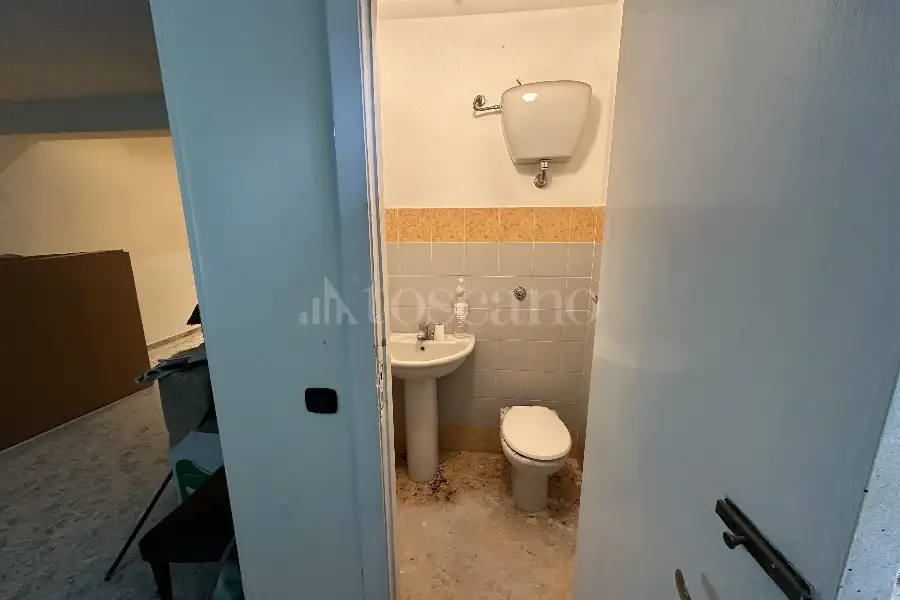 Negozio in vendita di 304 mq a €250.000 (rif. 13/2026)