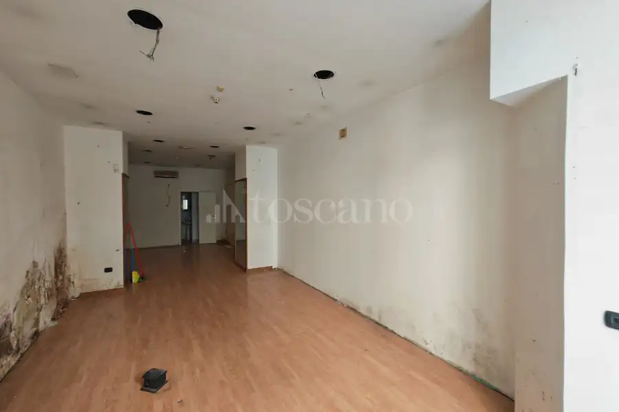 Negozio in affitto di 80 mq a €850 (rif. 11/2026)