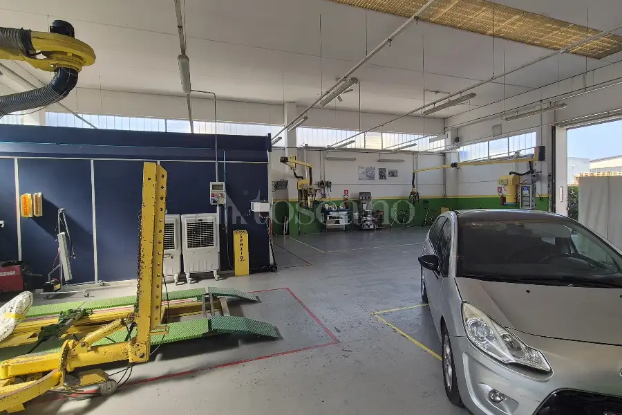 Capannone in vendita di 300 mq a €250,000 (rif. TS0108VE)