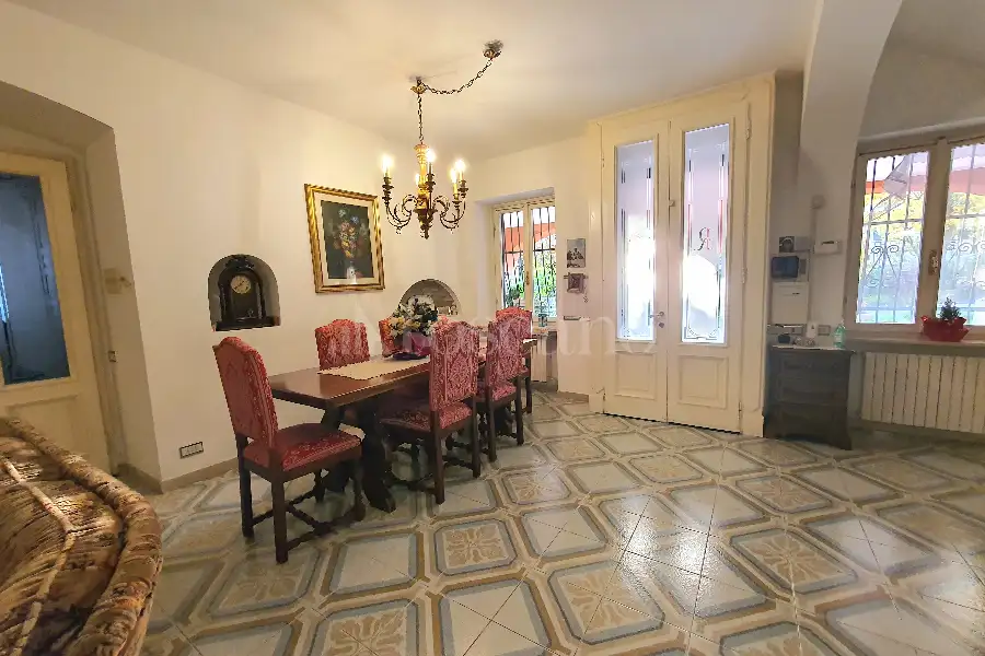 Villa Plurifamiliare in vendita di 400 mq a €399.000 (rif. 6/2025)