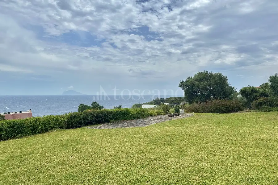 Villa in vendita di 1.000 mq a €1.990.000 (rif. 41/2025)