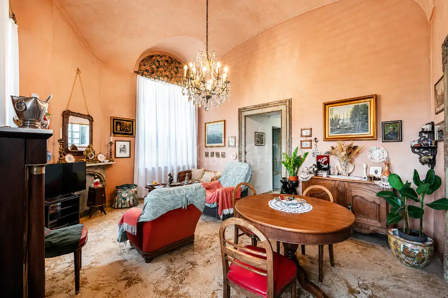 Casale in vendita di 1.000 mq a €1.150.000 (rif. 5/2026)