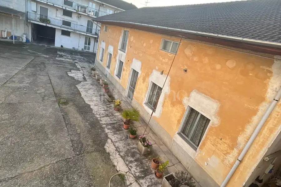 Negozio in vendita di 2.050 mq trattativa riservata (rif. 12/2026)