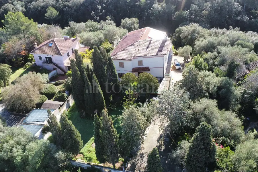 Villa in vendita di 630 mq a €670.000 (rif. 195/2025)