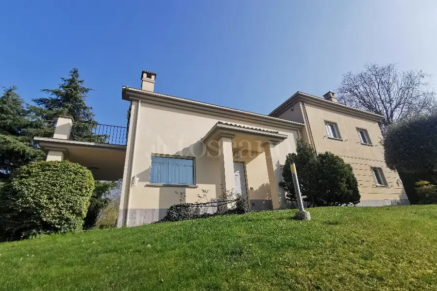 Casale in vendita di 600 mq a €1.400.000 (rif. 32/2026)