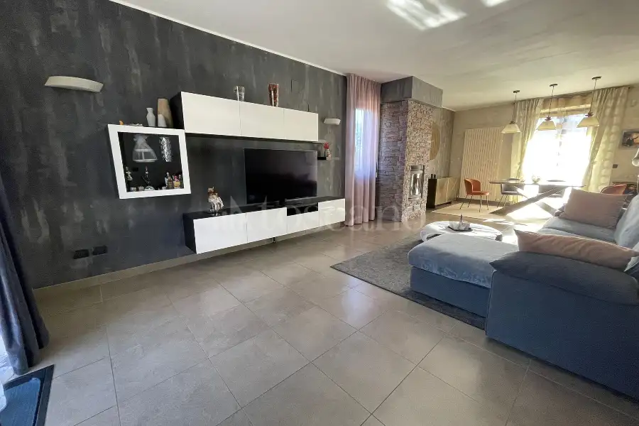 Villa Bifamiliare in vendita di 250 mq a €360.000 (rif. 65/2025)