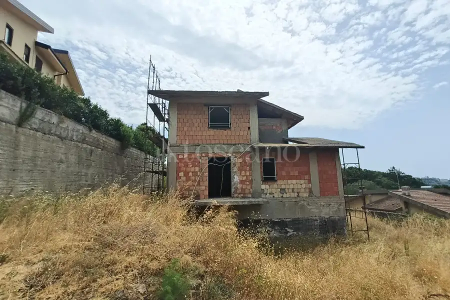 Villa in vendita di 270 mq a €75.000 (rif. 102/2025)