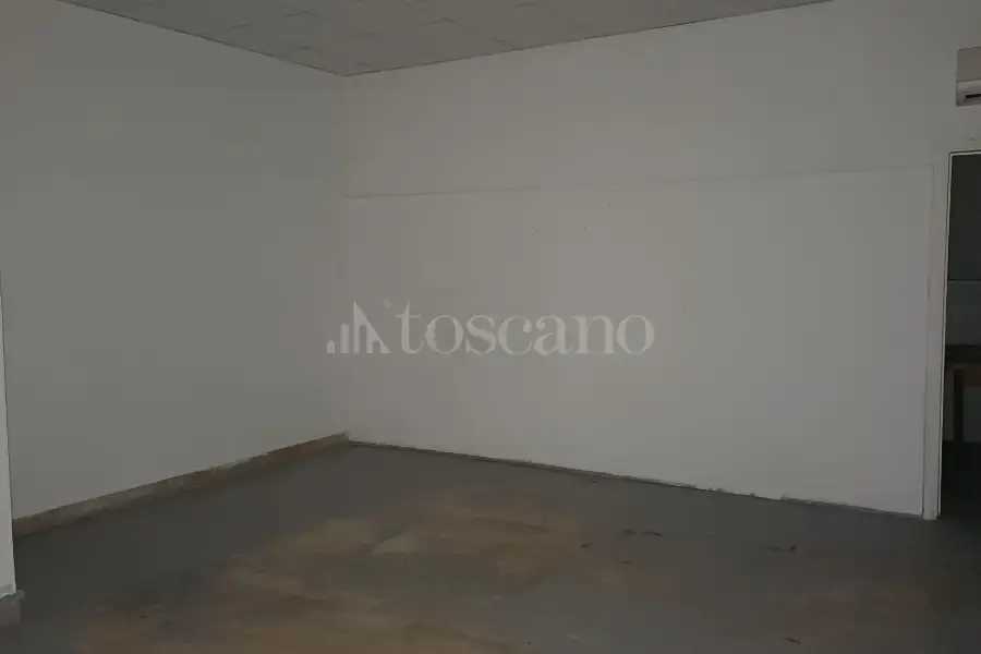 Negozio in affitto di 82 mq a €1.100 (rif. 25/2025)