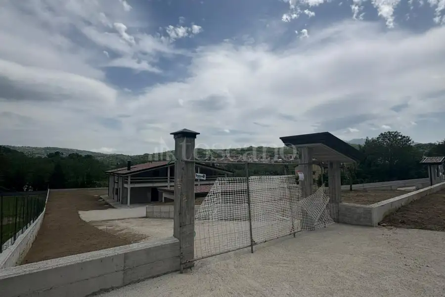 Villa Bifamiliare in vendita di 280 mq a €250.000 (rif. 77/2026)