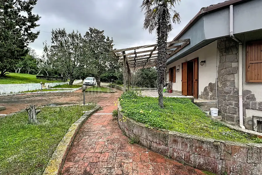 Casa Indipendente in vendita di 300 mq a €330.000 (rif. 24/2026)