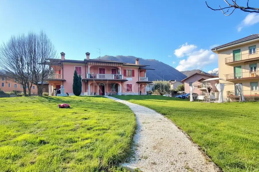 Villa in vendita di 550 mq a €1.150.000 (rif. 10/2026)