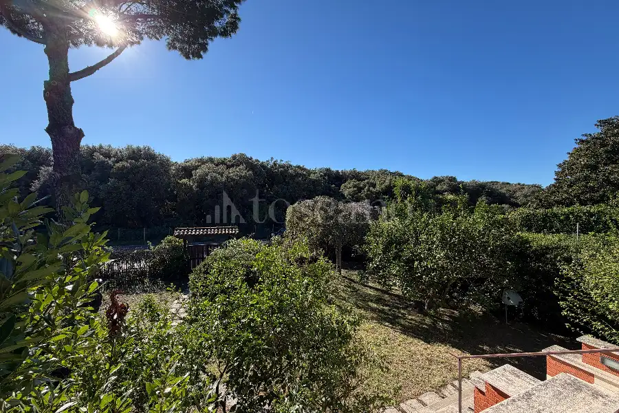 Villa in vendita di 250 mq a €739.000 (rif. 100/2026)