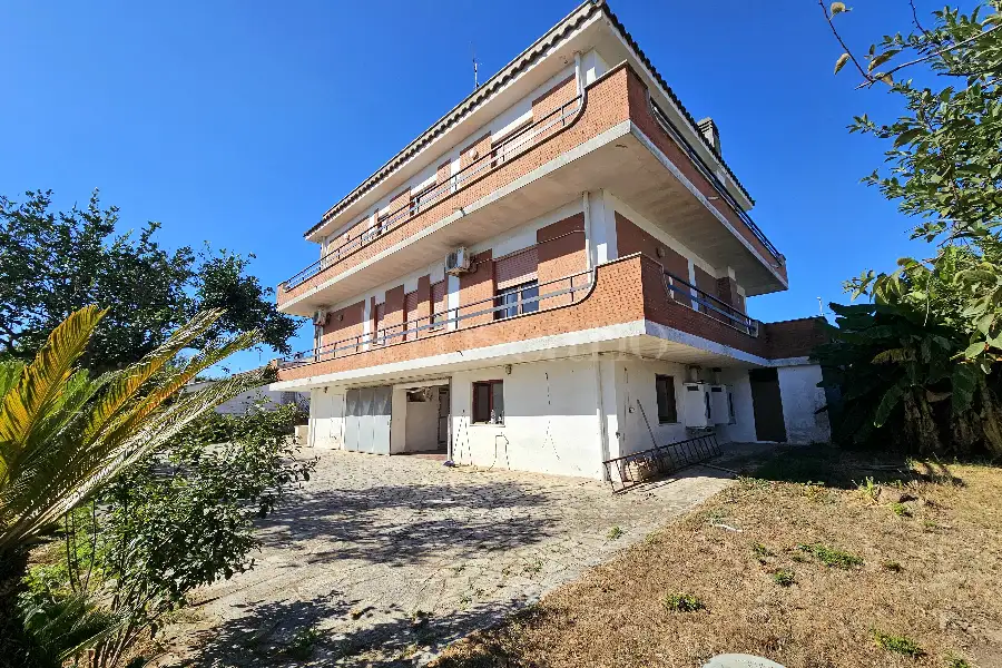 Villa in vendita di 400 mq a €429.000 (rif. 89/2026)