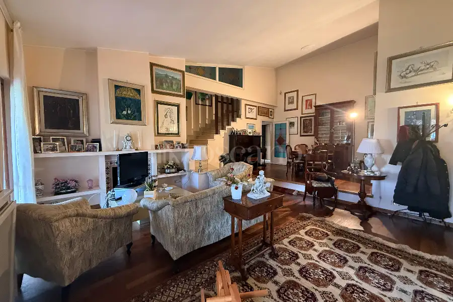 Villa Bifamiliare in vendita di 280 mq a €625.000 (rif. 62/2025)