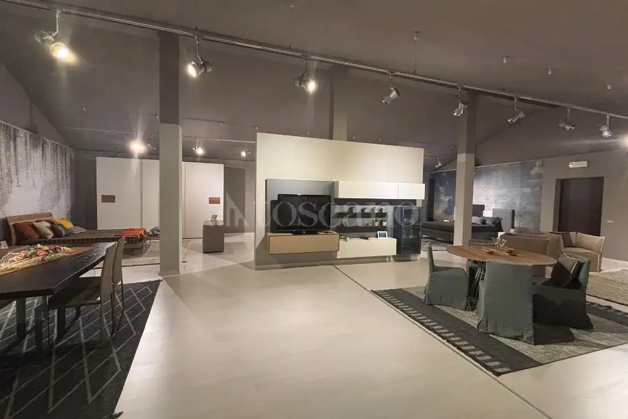 Negozio in vendita di 2.050 mq trattativa riservata (rif. 12/2026)