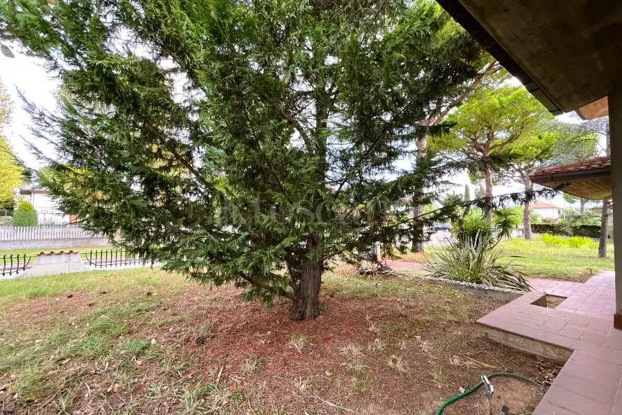 Villa in vendita di 305 mq a €650.000 (rif. 12/2025)