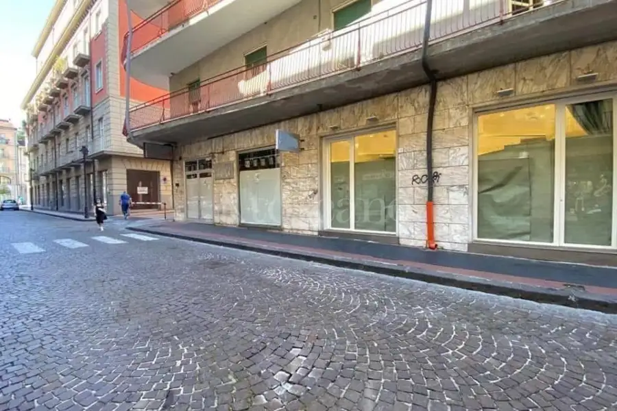 Negozio in vendita di 140 mq a €325.000 (rif. 70/2025)