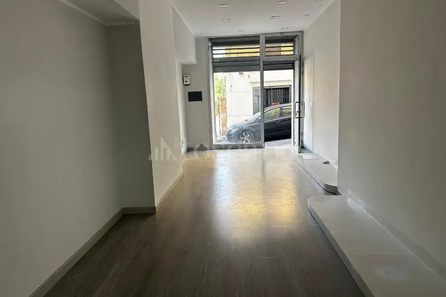 Negozio in affitto di 60 mq a €750 (rif. 74/2026)
