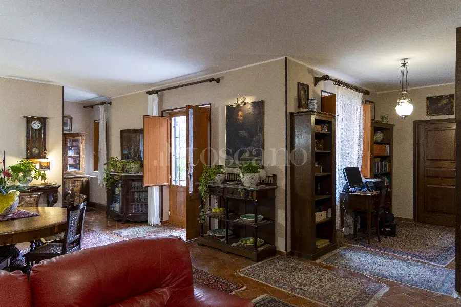 Villa in vendita di 920 mq a €1.800.000 (rif. 43/2025)