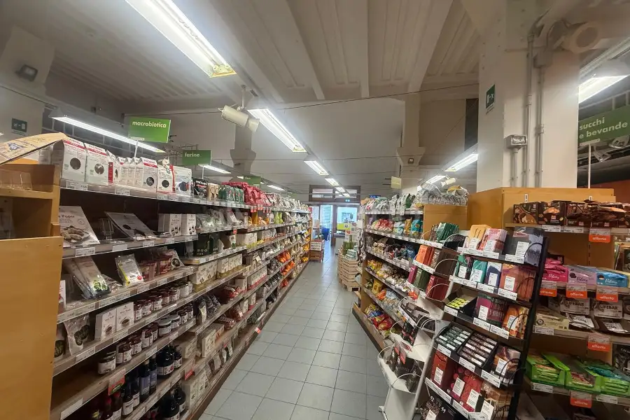 Negozio in vendita di 590 mq trattativa riservata (rif. 7/2026)