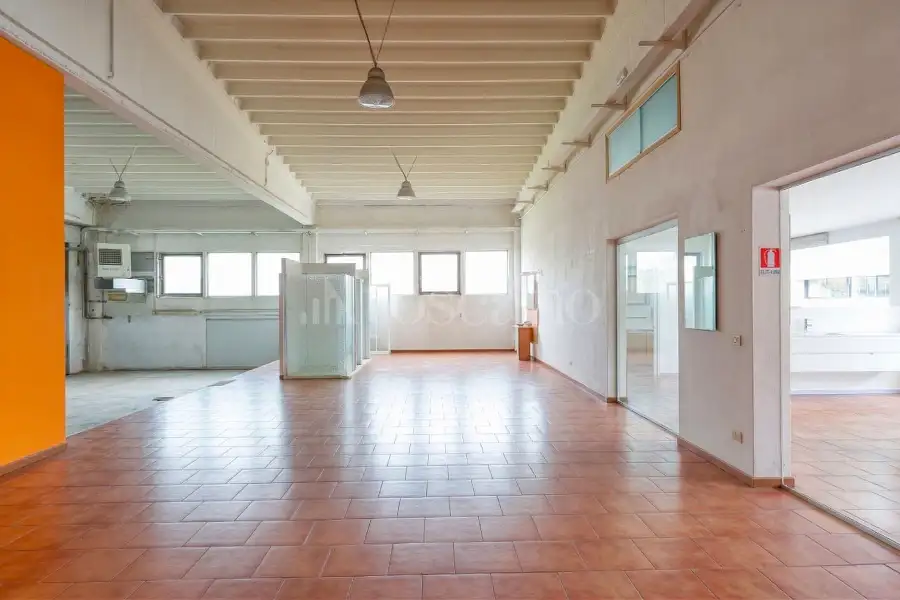 Capannone in vendita di 1.750 mq a €1.100.000 (rif. 135/2026)