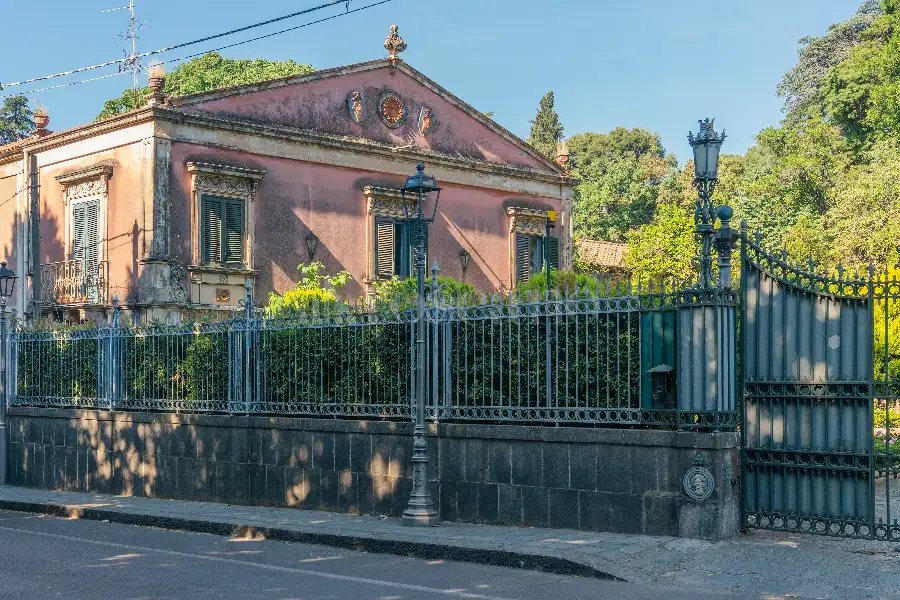 Villa in vendita di 1.200 mq a €4.250.000 (rif. 61/2026)
