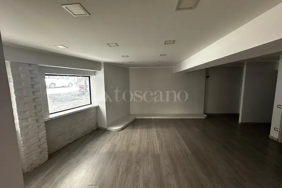 Negozio in affitto di 60 mq a €750 (rif. 74/2026)