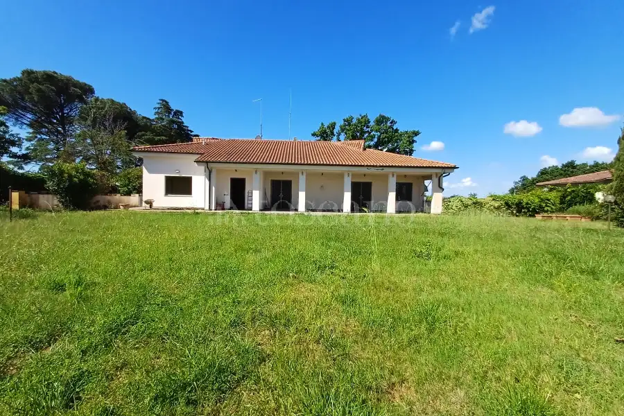 Villa in vendita di 370 mq a €495.000 (rif. 9/2026)