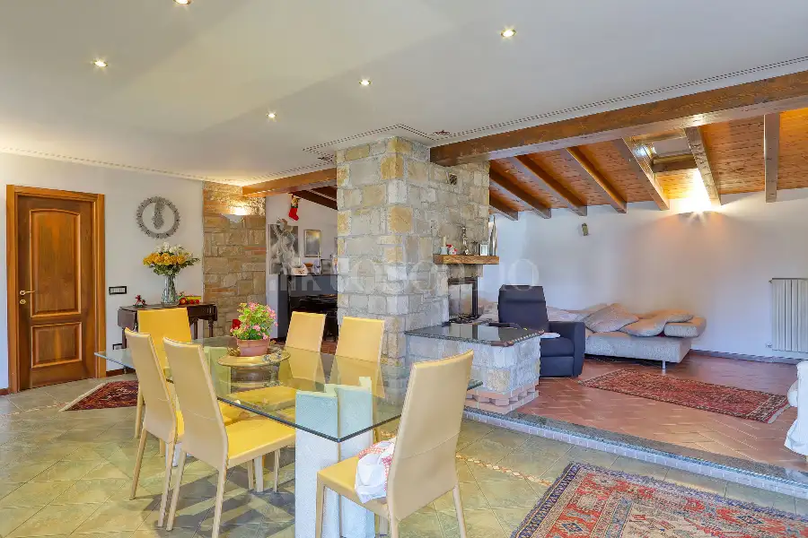 Villa in vendita di 270 mq a €630.000 (rif. 202/2026)