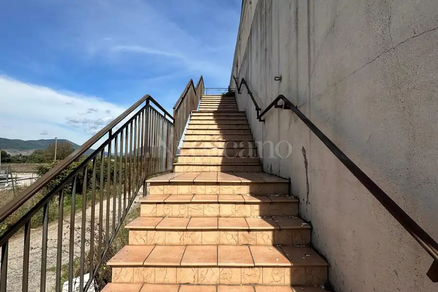 Negozio in affitto di 680 mq a €1.000 (rif. 101/2025)