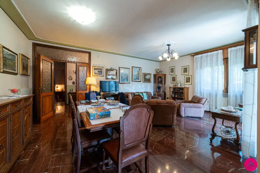 Villino a Schiera in vendita di 270 mq a €299.000 (rif. 98/2025)