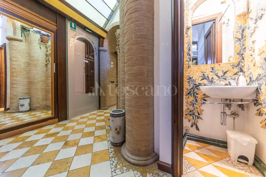 Ufficio in vendita di 196 mq a €1.999.000 (rif. 81/2026)